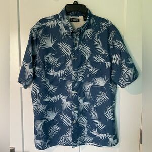 Chaps Men’s XL Button Down Shirt 100% Polyester Excellent Condition UPF 50+